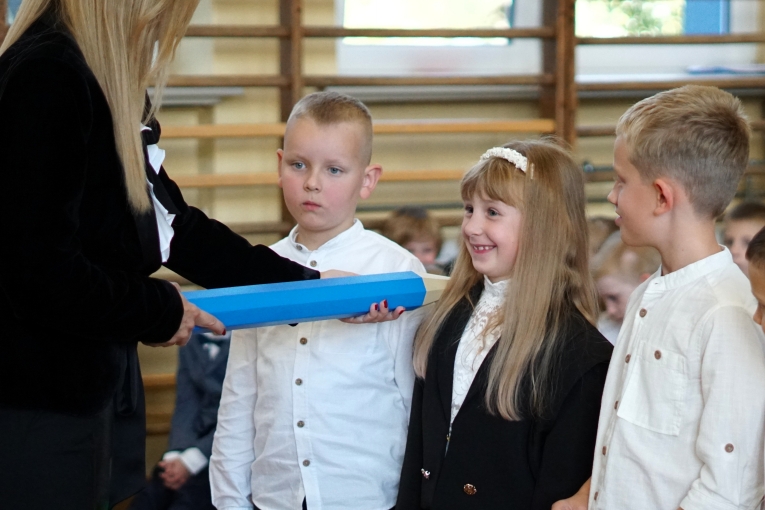 UROCZYSTE �LUBOWANIE KLAS PIERWSZYCH