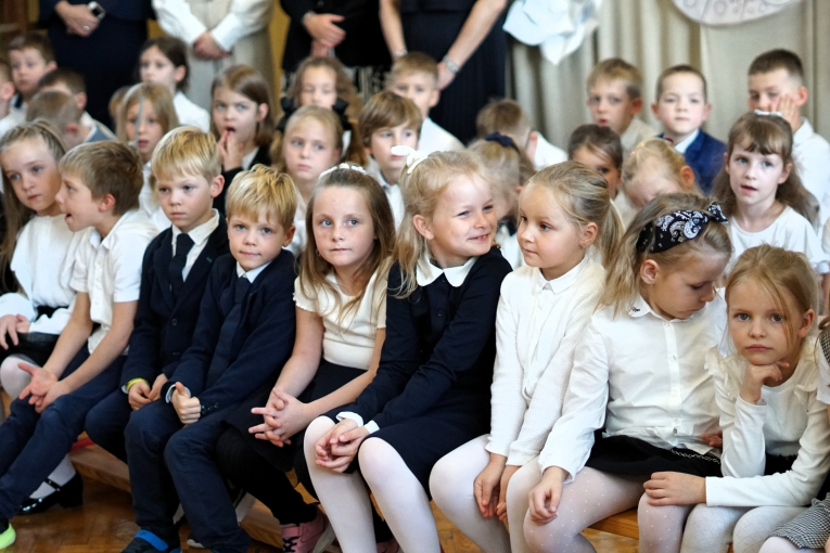 UROCZYSTE �LUBOWANIE KLAS PIERWSZYCH