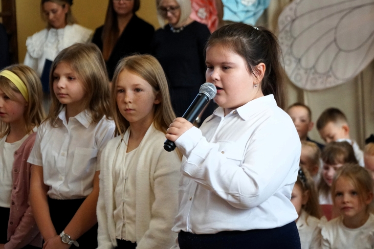 UROCZYSTE �LUBOWANIE KLAS PIERWSZYCH