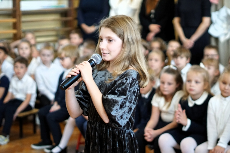 UROCZYSTE �LUBOWANIE KLAS PIERWSZYCH