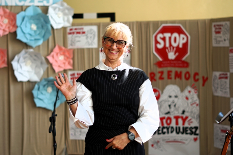 UROCZYSTA INAUGURACJA TYGODNIA PRZECIWDZIA�ANIA PRZEMOCY R�WIE�NICZEJ Z UDZIA�EM ��DZKIEGO KURATORA O�WIATY