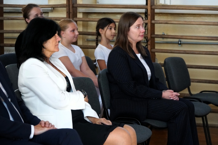 UROCZYSTA INAUGURACJA TYGODNIA PRZECIWDZIA�ANIA PRZEMOCY R�WIE�NICZEJ Z UDZIA�EM ��DZKIEGO KURATORA O�WIATY