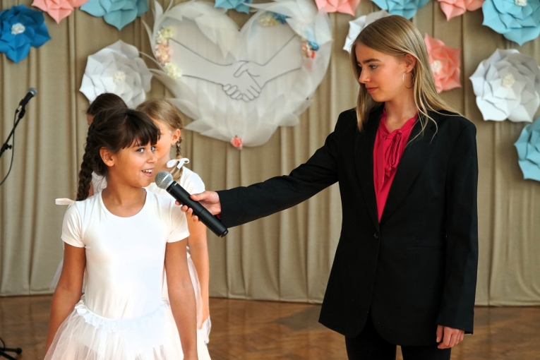UROCZYSTA INAUGURACJA TYGODNIA PRZECIWDZIA�ANIA PRZEMOCY R�WIE�NICZEJ Z UDZIA�EM ��DZKIEGO KURATORA O�WIATY