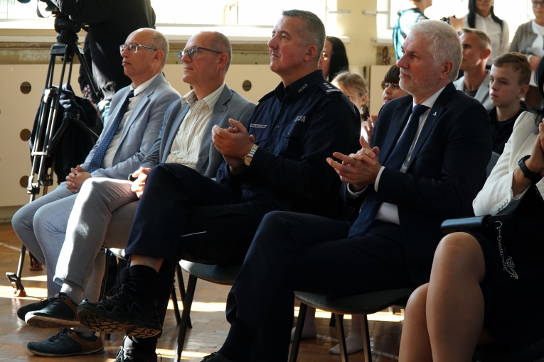 UROCZYSTA INAUGURACJA TYGODNIA PRZECIWDZIA�ANIA PRZEMOCY R�WIE�NICZEJ Z UDZIA�EM ��DZKIEGO KURATORA O�WIATY