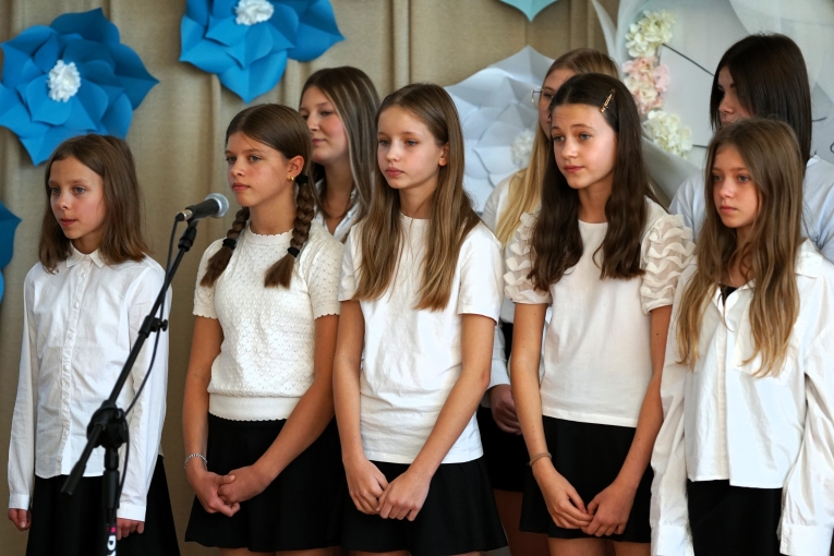 UROCZYSTA INAUGURACJA TYGODNIA PRZECIWDZIA�ANIA PRZEMOCY R�WIE�NICZEJ Z UDZIA�EM ��DZKIEGO KURATORA O�WIATY
