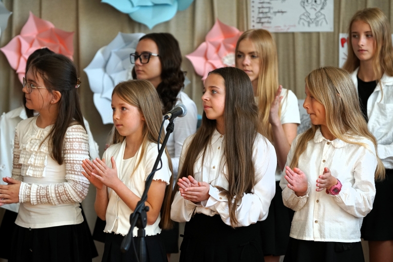 UROCZYSTA INAUGURACJA TYGODNIA PRZECIWDZIA�ANIA PRZEMOCY R�WIE�NICZEJ Z UDZIA�EM ��DZKIEGO KURATORA O�WIATY