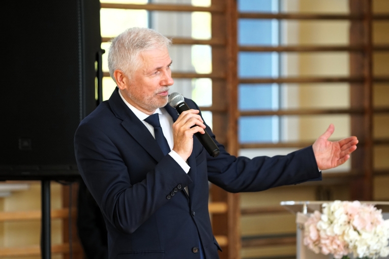 UROCZYSTA INAUGURACJA TYGODNIA PRZECIWDZIA�ANIA PRZEMOCY R�WIE�NICZEJ Z UDZIA�EM ��DZKIEGO KURATORA O�WIATY