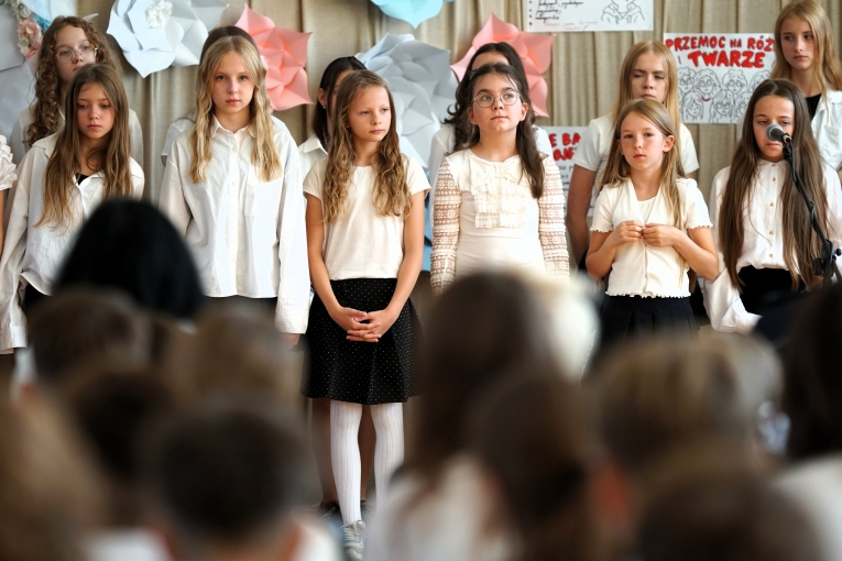 UROCZYSTA INAUGURACJA TYGODNIA PRZECIWDZIA�ANIA PRZEMOCY R�WIE�NICZEJ Z UDZIA�EM ��DZKIEGO KURATORA O�WIATY