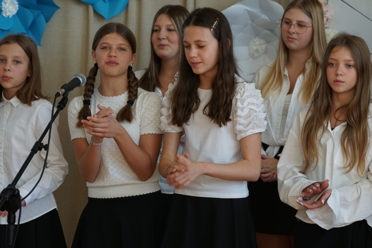 UROCZYSTA INAUGURACJA TYGODNIA PRZECIWDZIA�ANIA PRZEMOCY R�WIE�NICZEJ Z UDZIA�EM ��DZKIEGO KURATORA O�WIATY